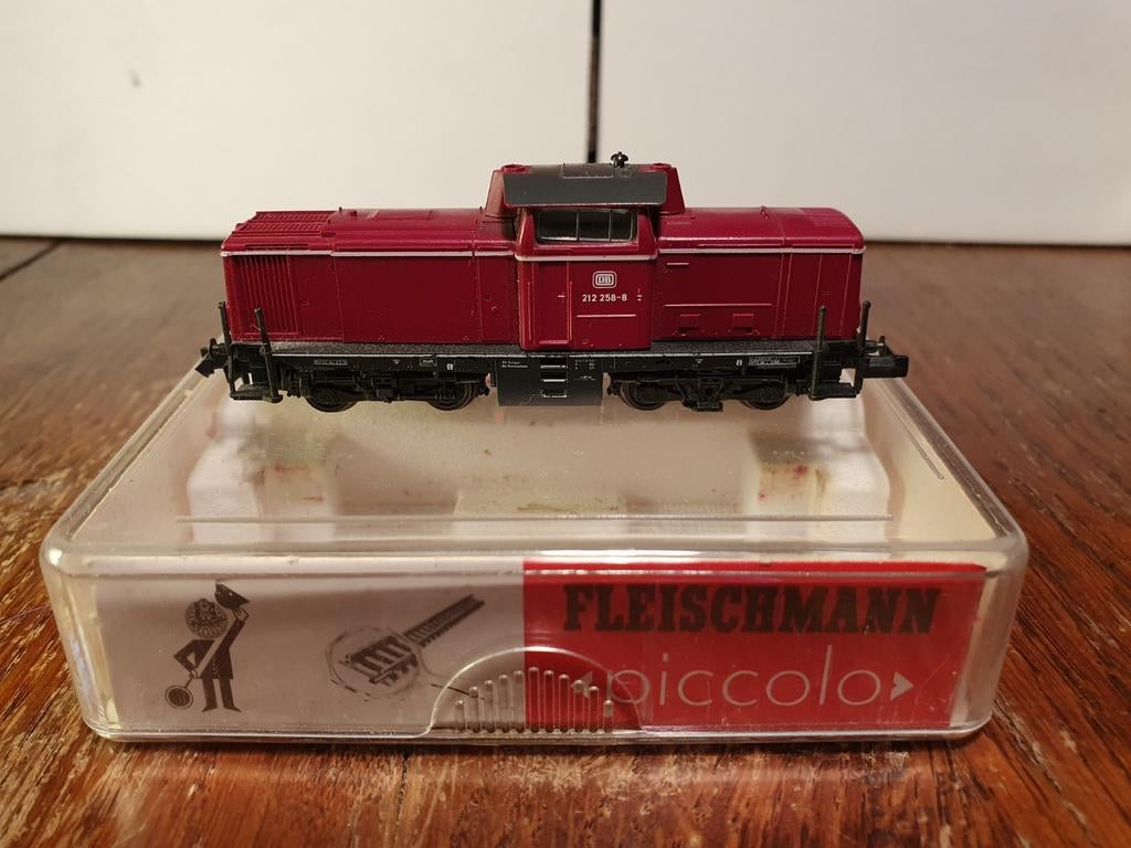 Fleischmann piccolo 7230

Dieselloc V100 BR 212
OVP., Fleischmann, Ophalen of Verzenden, Zo goed als nieuw, Gelijkstroom
