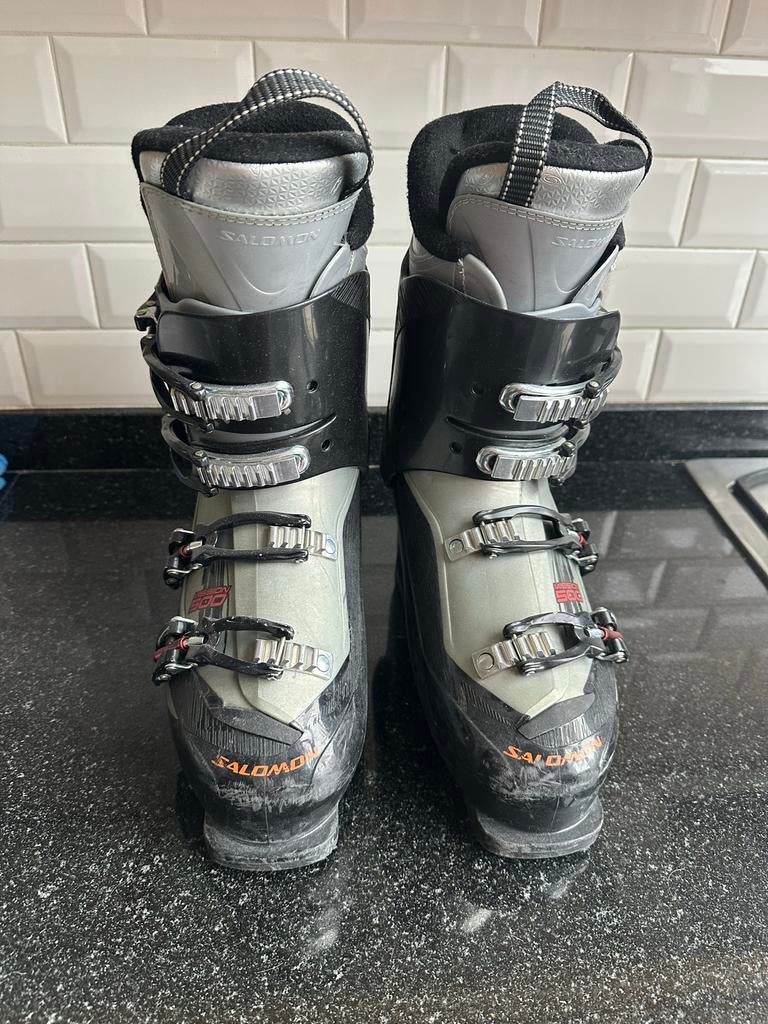 Skischoenen in de maten: 26,5, 26,5, 21,5 en 18,5, Sport en Fitness, Skiën en Langlaufen, Gebruikt, Schoenen, Skiën, Salomon
