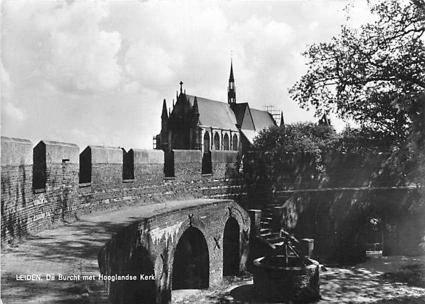 W912 Leiden De Burcht met Hooglandse Kerk uitg Demmenie 1972, Ophalen of Verzenden, 1960 tot 1980, Gelopen, Zuid-Holland