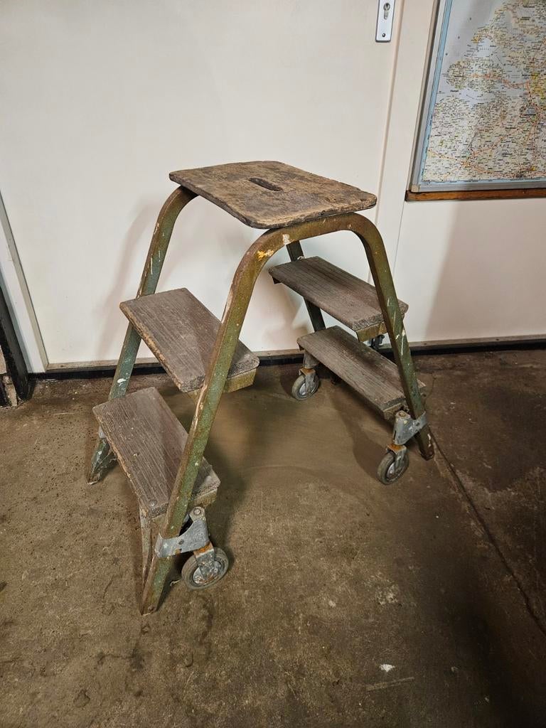Gebruikte trap met wielen, Doe-het-zelf en Verbouw, Ladders en Trappen, Ophalen, Gebruikt, Trap, Minder dan 2 meter