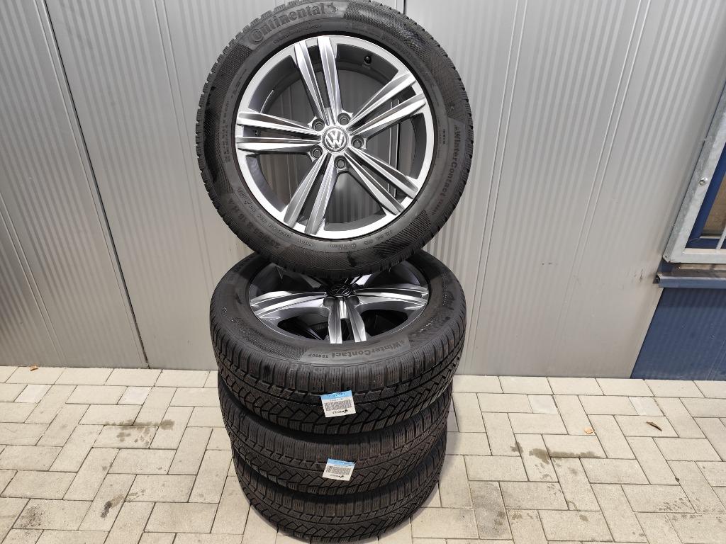 VW Tiguan 5NA 18 inch velgen met winterbanden 235/65R18, Auto-onderdelen, Banden en Velgen, 18 inch, Banden en Velgen, 235 mm