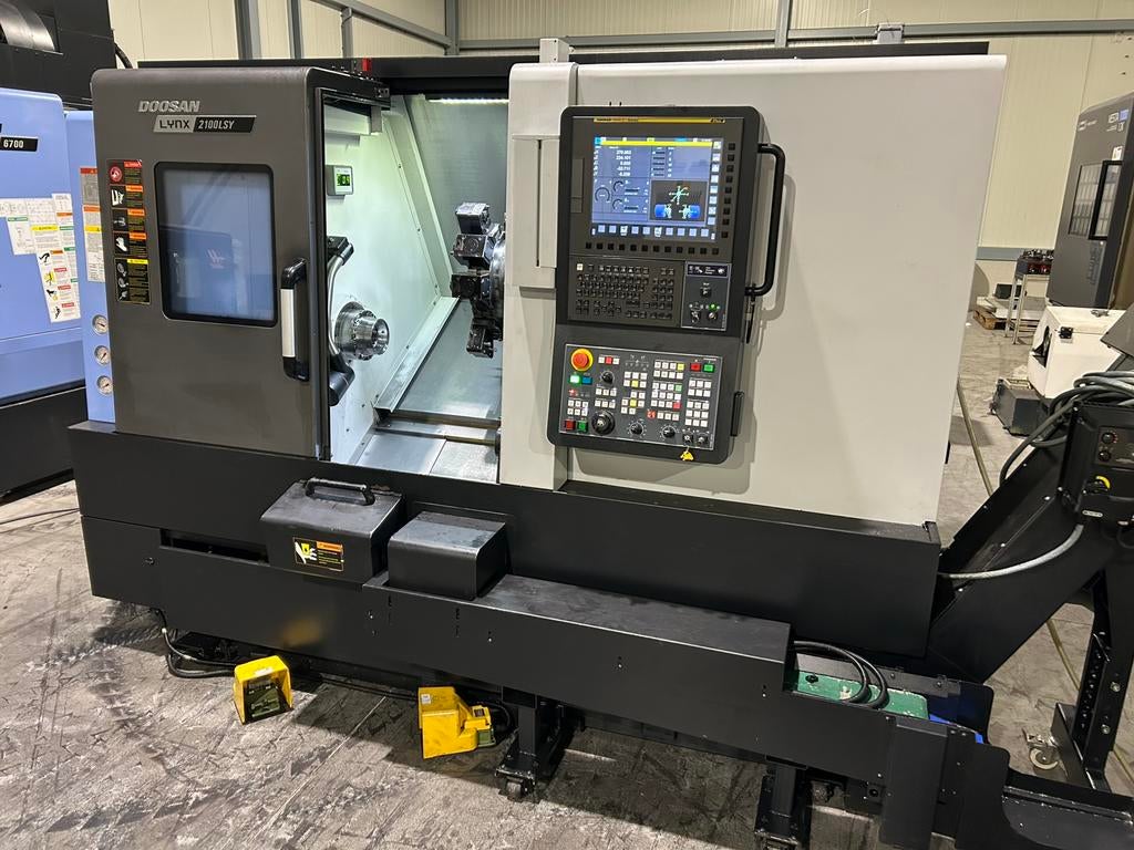 Doosan Lynx 2100 LSY CNC Draaibank, Doe-het-zelf en Verbouw, Draaibanken, Ophalen, 500 tot 1000 mm, Zo goed als nieuw, Metaaldraaibank