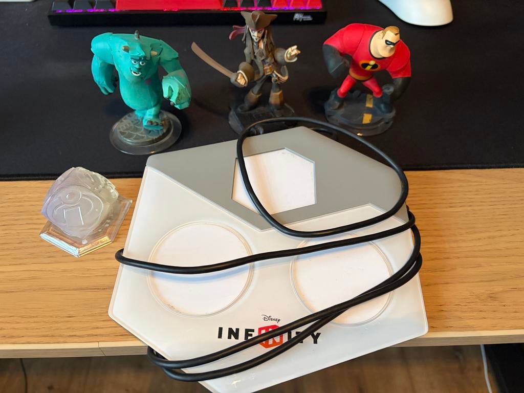 Disney Infinity Starter Set, Spelcomputers en Games, Games | Overige, Avontuur en Actie, Gebruikt, 2 spelers, Eén computer