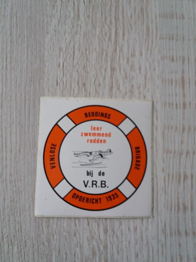 sticker V.R.B. Venlose Reddings Brigade opgericht 1935, Verzamelen, Ophalen of Verzenden, Zo goed als nieuw, Bedrijf of Vereniging