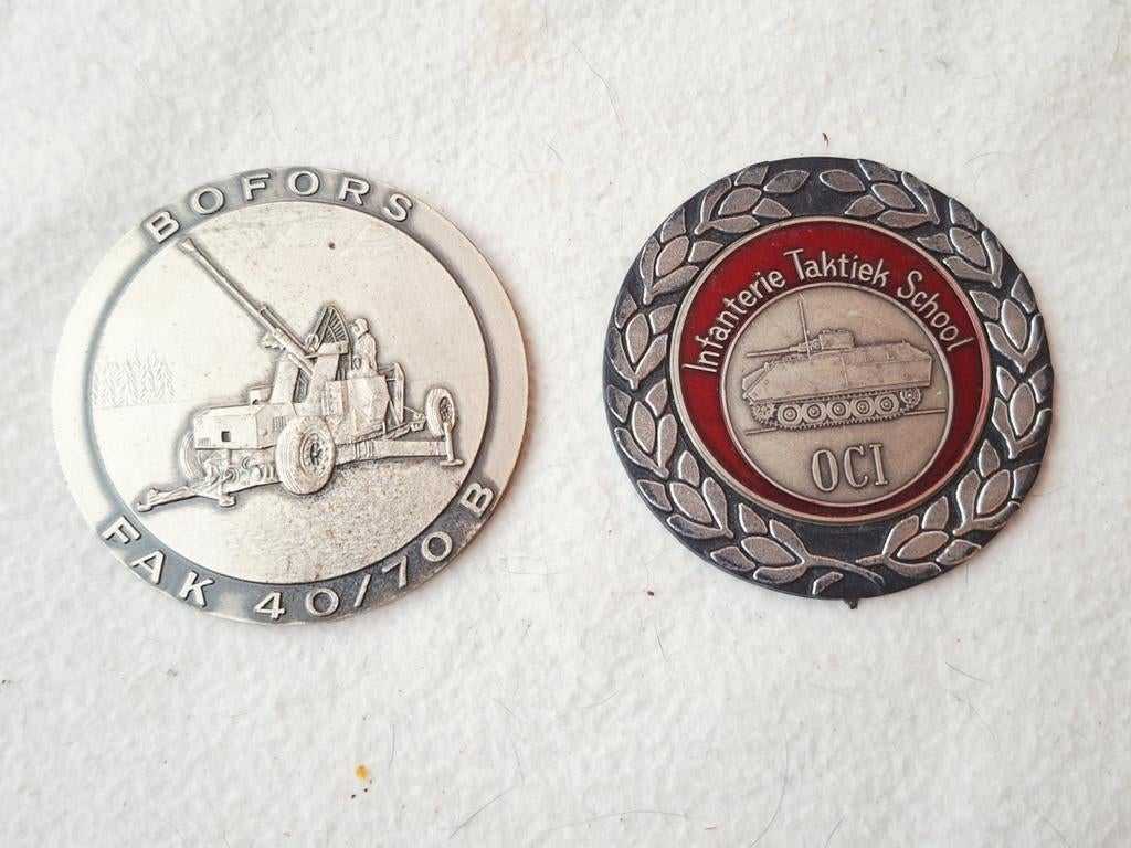 2 x Plaquette Bofors geschut en Pantserwagen ITS, Ophalen of Verzenden, Landmacht, Nederland, Lintje, Medaille of Wings