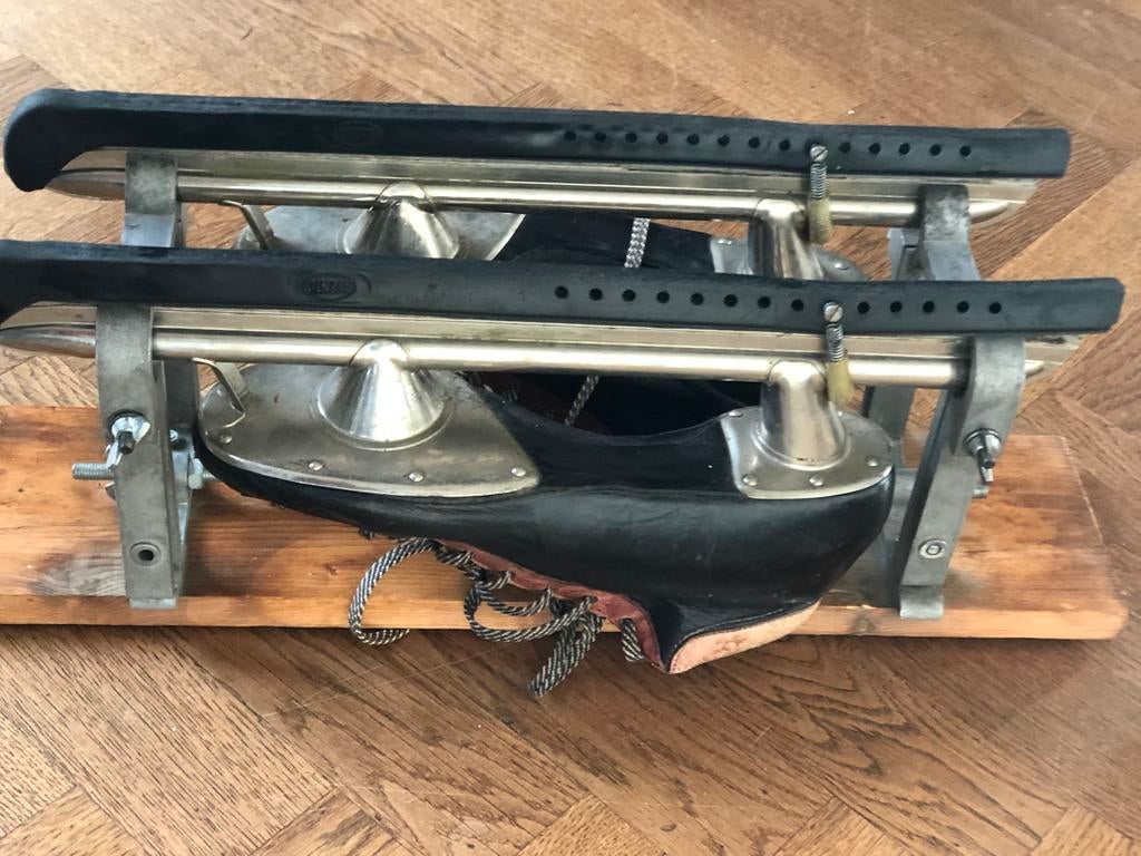 Noren Viking 1 schaatsen mt 43 met slijptafel en slijpsteen, Sport en Fitness, Schaatsen, Ophalen of Verzenden, Gebruikt, Noren