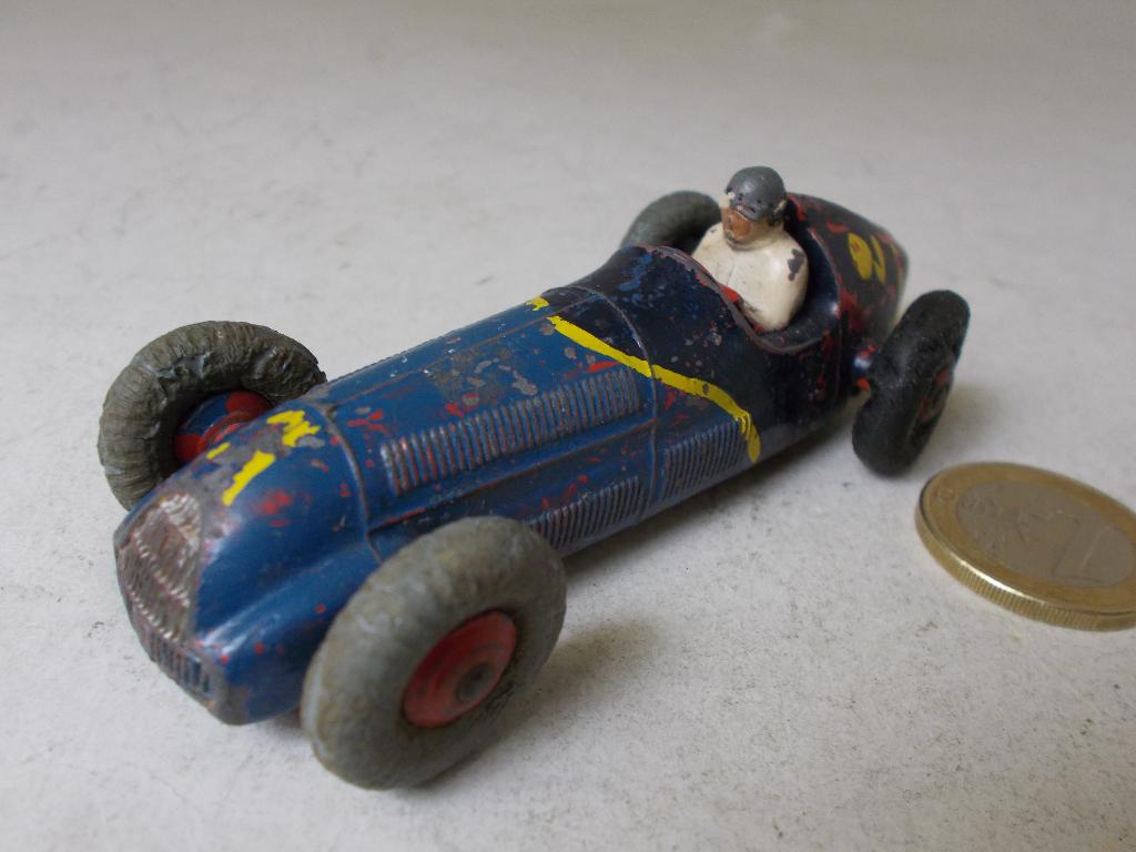 1952 Dinky Toys 23F ALFA ROMEO (Repainted door Kinderen) -H-, Hobby en Vrije tijd, Modelauto's | 1:43, Ophalen of Verzenden, Gebruikt