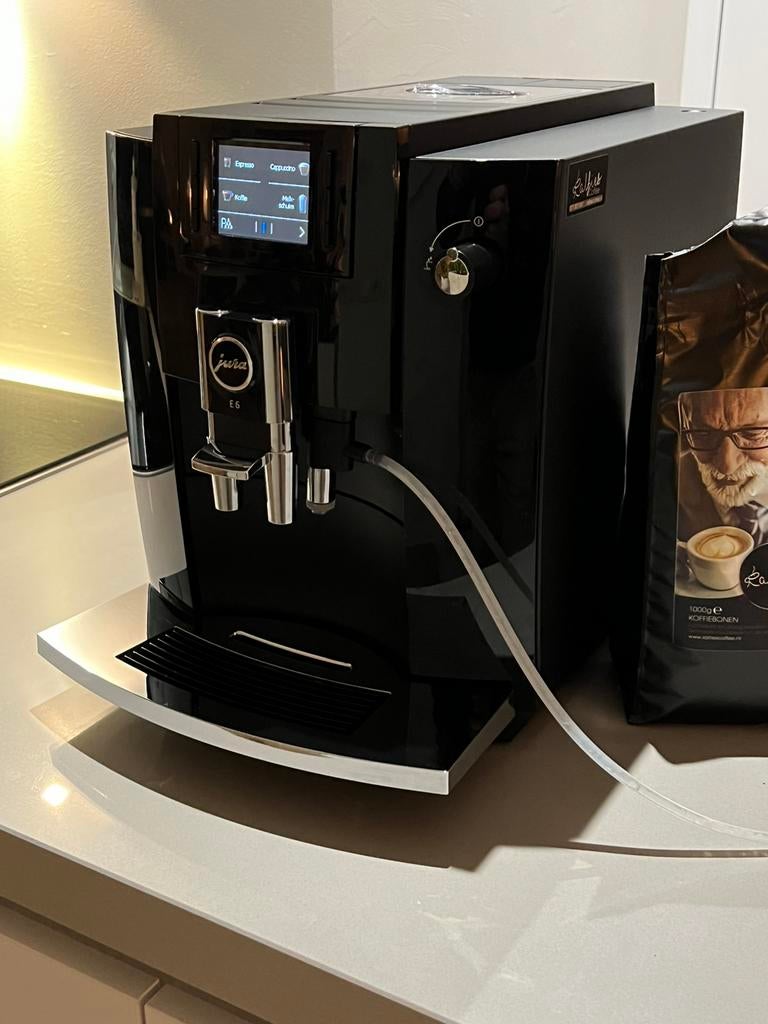 Jura E6 (EC) Piano Black - Nieuwste model E6!!! Nu €799,00, 10 kopjes of meer, Koffiemachine, Nieuw, Koffiebonen