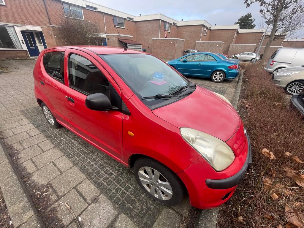 Nissan Pixo 1.0 50KW 5D 2012 Rood, Auto's, Voorwielaandrijving, 200 kg, 4 stoelen, Handgeschakeld