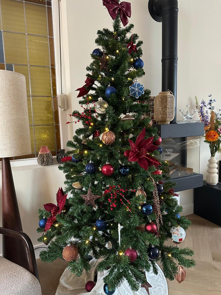 Kunst kerstboom 200 cm inclusief verlichting en mand, Huis en Inrichting, Woonaccessoires | Kunstplanten en Kunstbloemen, Zo goed als nieuw