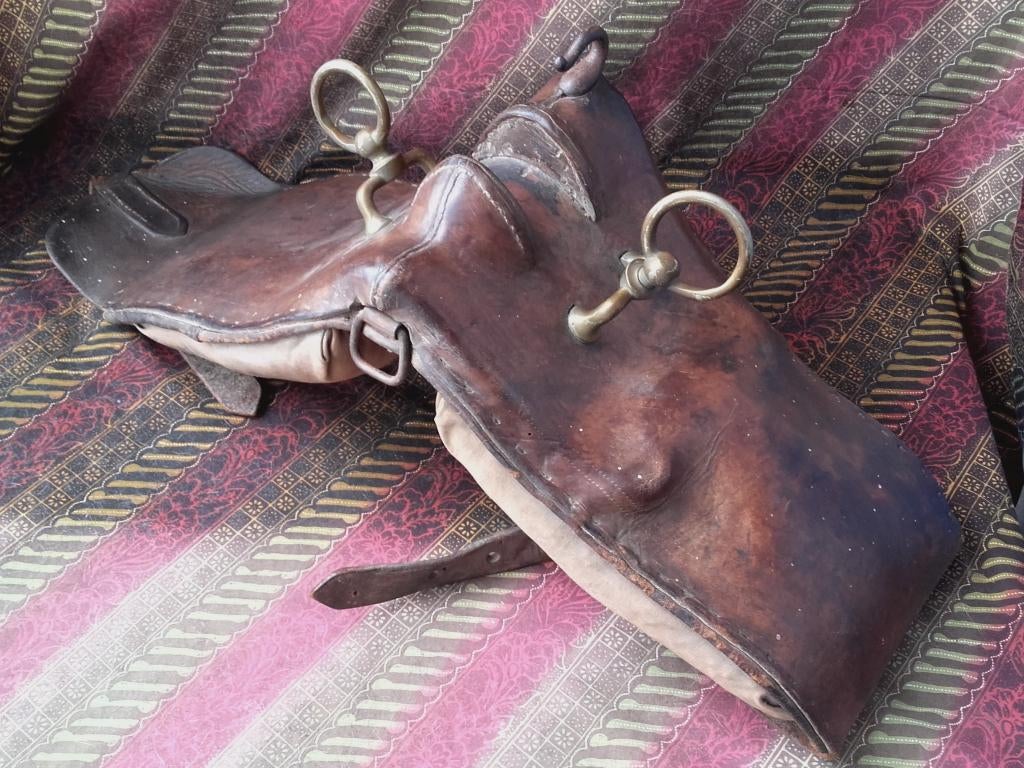 Mooi origineel antiek Engels tuigage voor een paard 85 cm.