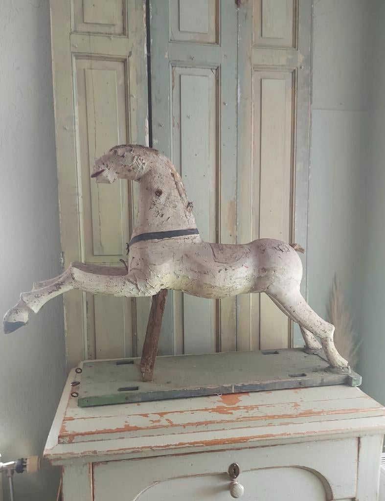Antiek carrousel springend houten paard met losse voorpoten, Ophalen