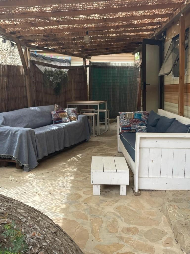 Caravan IBIZA, Internet, Aan zee