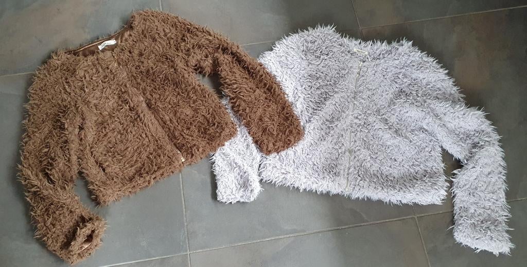 2 Nieuwe Teddy/Fluffy vesten mt M/L, Kinderen en Baby's, Ophalen of Verzenden, Nieuw, Meisje, Trui of Vest