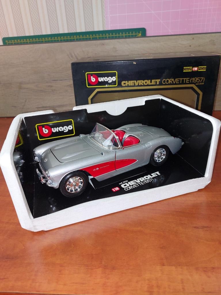 CHEVROLET CORVETTE CABRIO  1957, Hobby en Vrije tijd, Modelauto's | 1:24, Ophalen of Verzenden, Zo goed als nieuw, Bburago