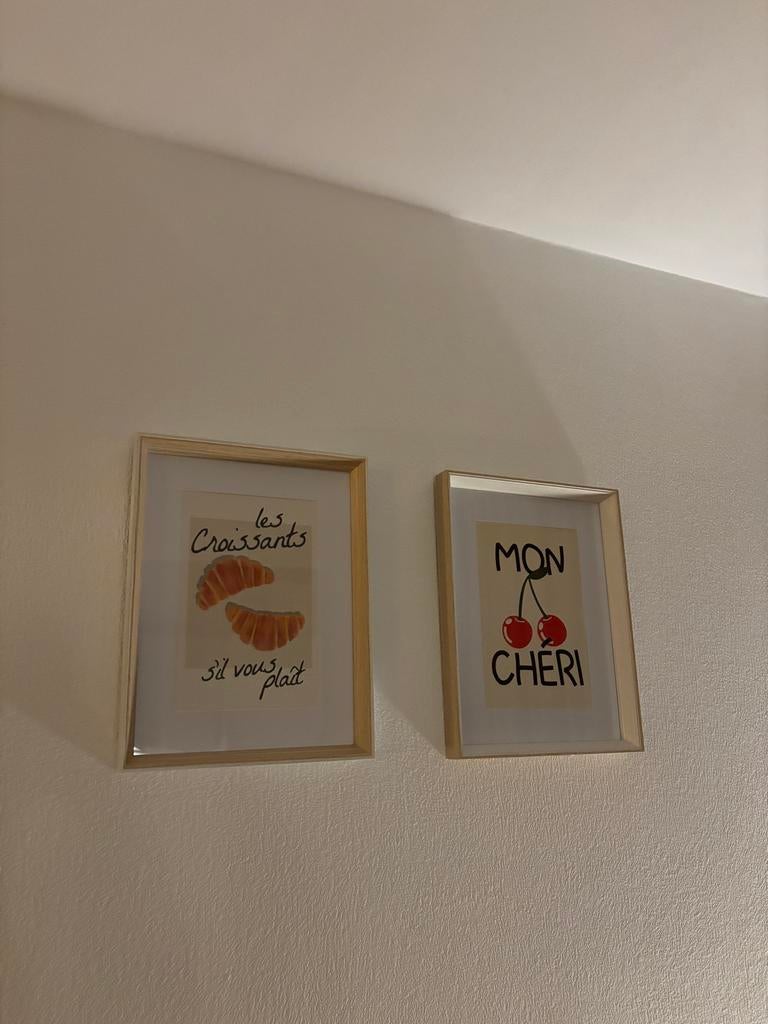 Set van 2 Schilderijtjes - Croissants & Mon Chéri, Ophalen of Verzenden, Zo goed als nieuw, Schilderij, Minder dan 50 cm