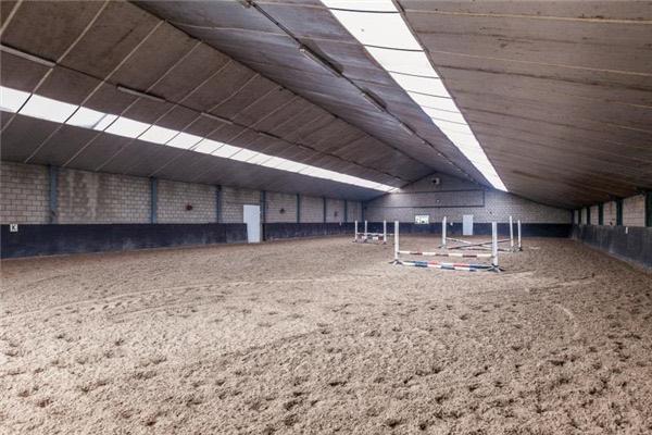 1-2 binnenbakken te huur, Toebehoren, 4 paarden of pony's of meer