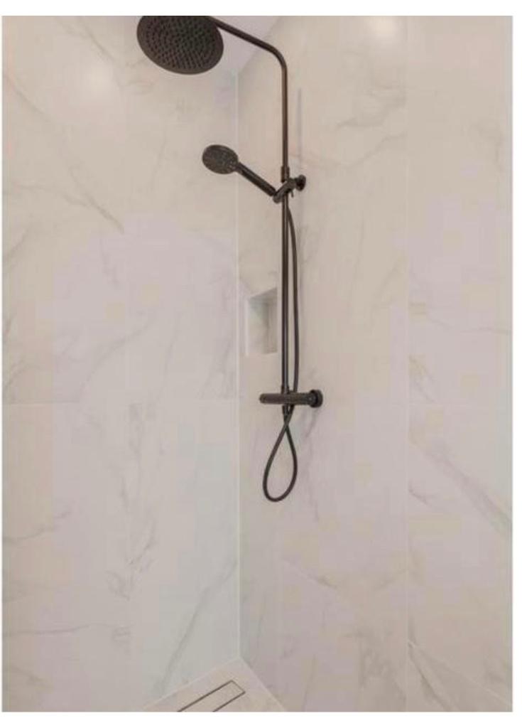 Wit marmer look tegels badkamer, Doe-het-zelf en Verbouw, Tegels, Ophalen, 60 cm of meer, Nieuw, Minder dan 5 m²
