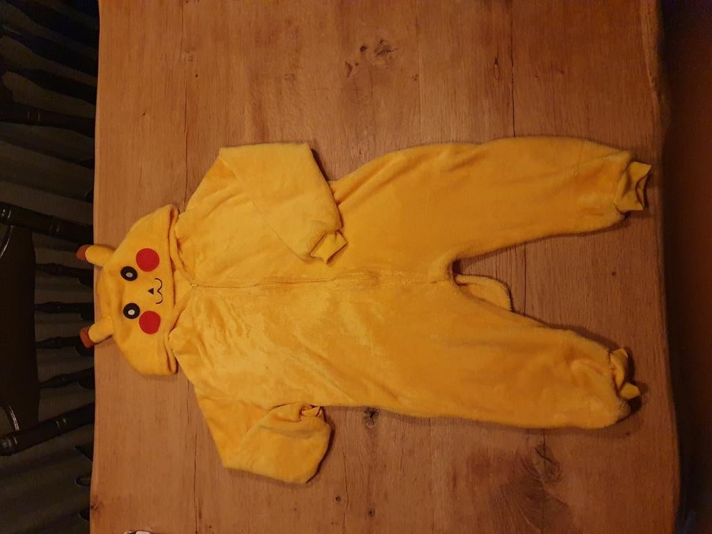 Pikachu pak maat 128, Kinderen en Baby's, Carnavalskleding en Verkleedspullen, Ophalen of Verzenden, 122 t/m 128, Jongen of Meisje