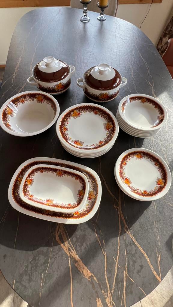 Vintage porseleinen servies. 18delig Arzberg. Begin jaren 70, Antiek en Kunst, Ophalen of Verzenden