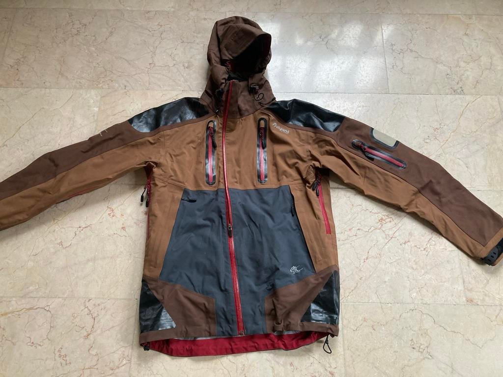 Bergans Hardshell Jas Maat S - Tracking & Survival, Ophalen of Verzenden, Zo goed als nieuw, Maat 48/50 (M), Jack