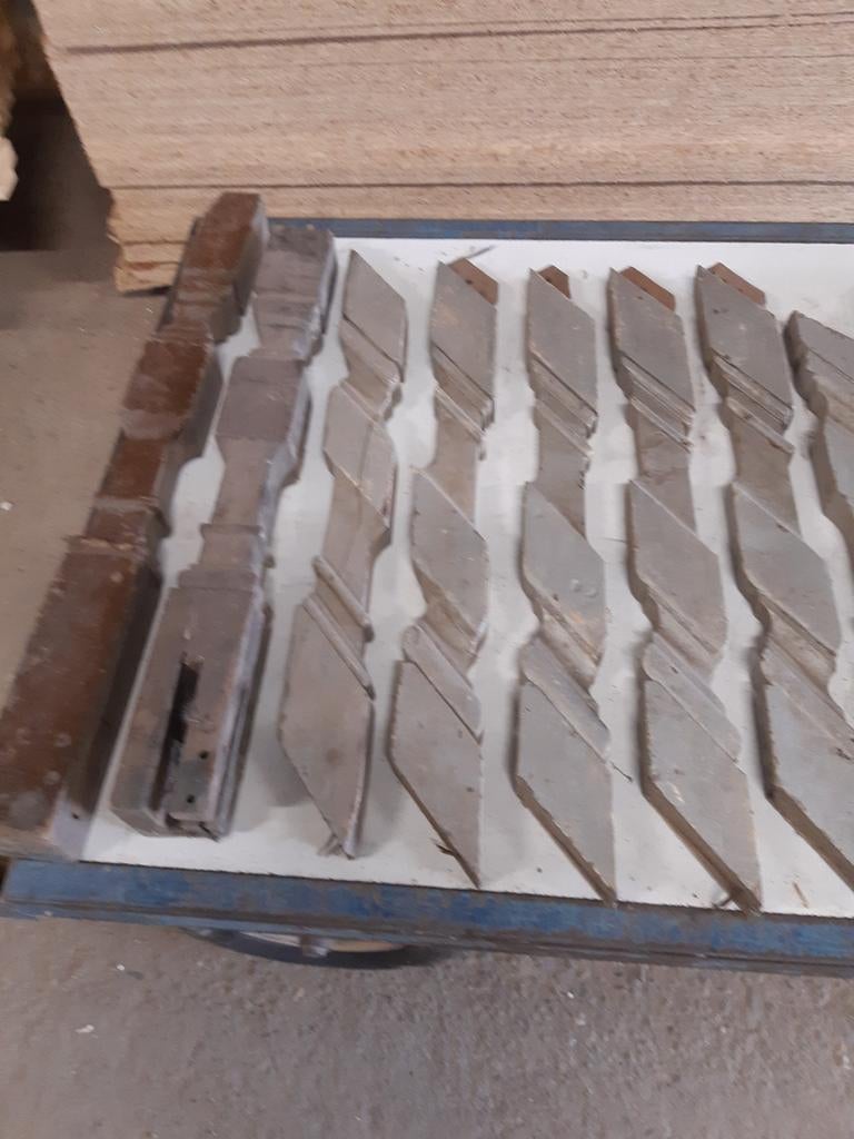 17e/18e eeuwse eiken trapbalusters uit Amsterdams pand, Ophalen of Verzenden, Gebruikt, 2 tot 4 meter