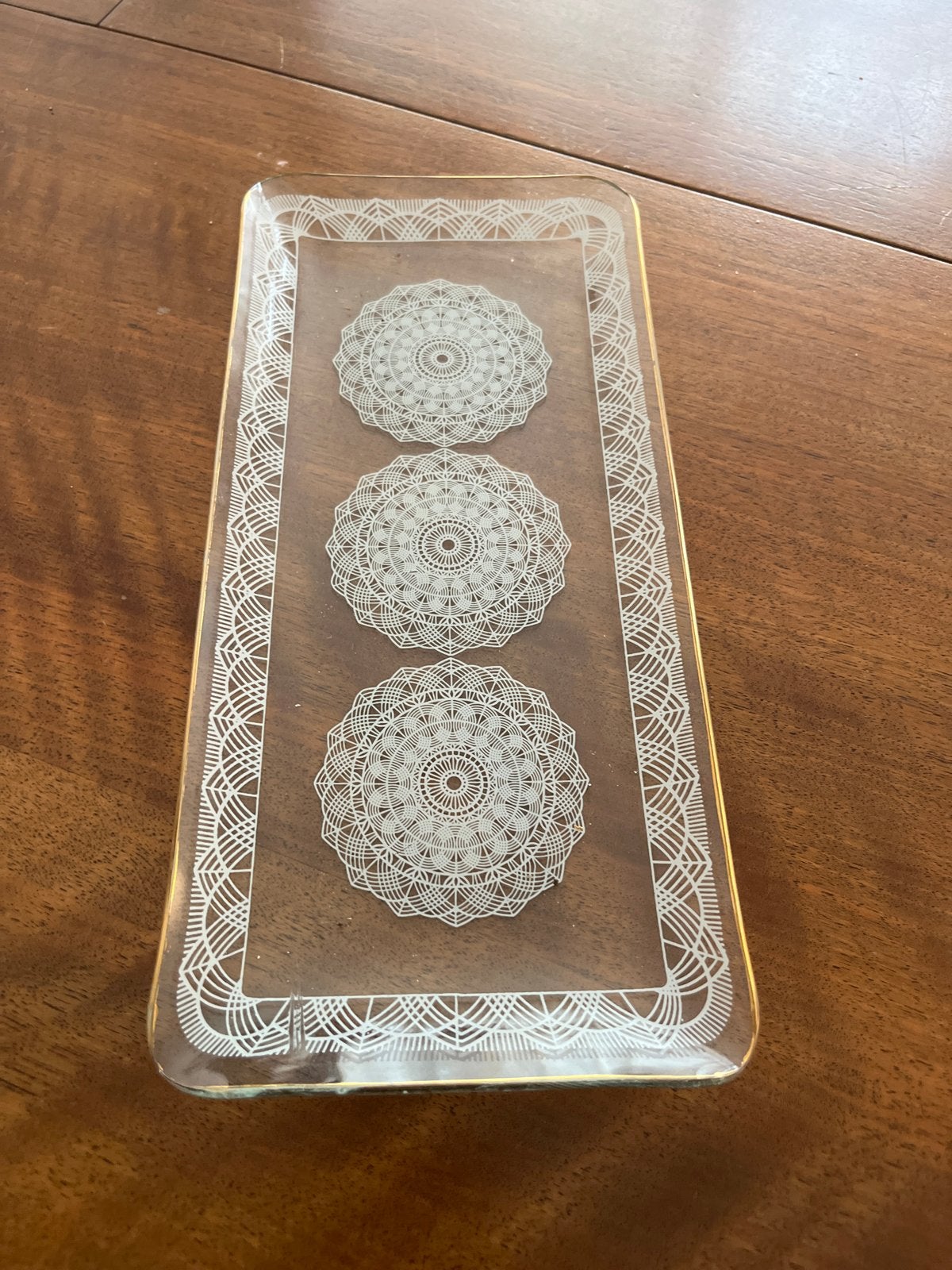 Glazen dienblad cakeschaal vintage met decoratief patroon, Huis en Inrichting, Ophalen, Gebruikt, Glas, Dienblad