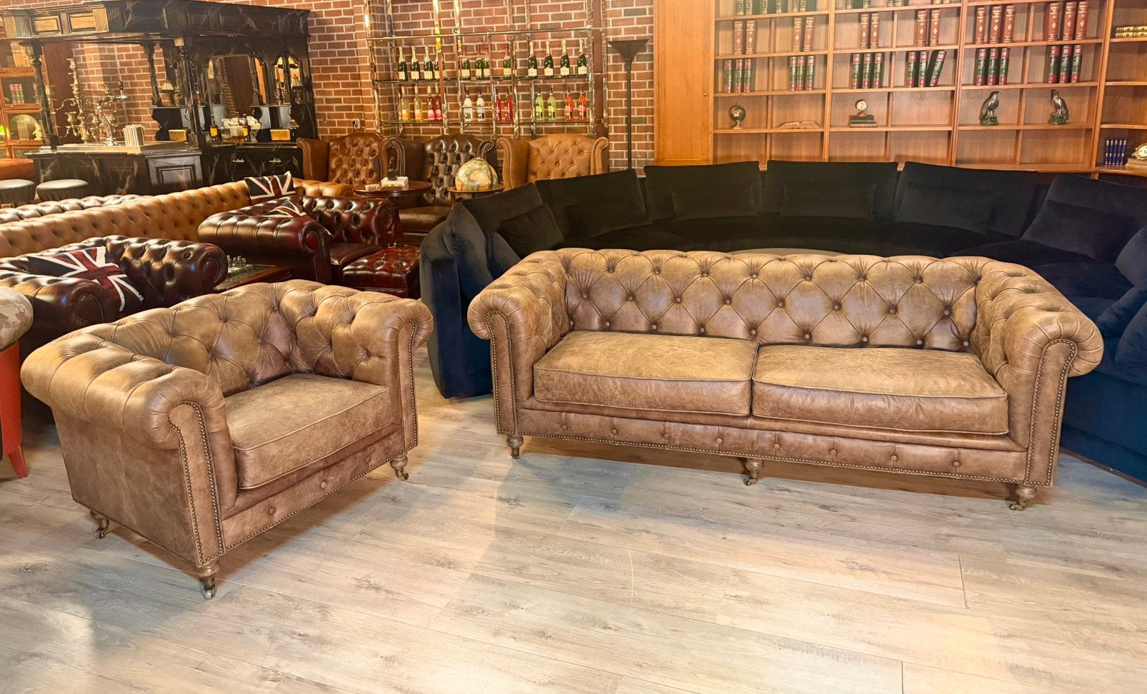 Orginele chesterfield set 2,5 zits -fauteuil cognac, Ophalen, Info@chesterfieldjunkie.nl, Zo goed als nieuw, Gosem engelstraat