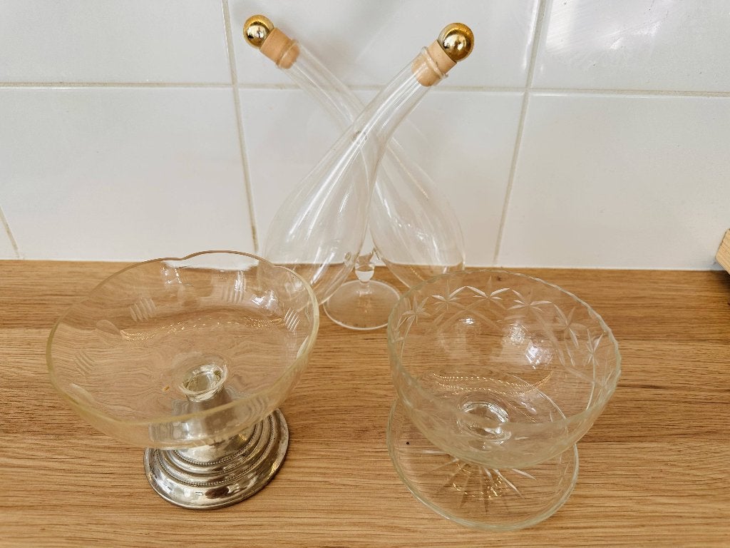 Prachtige vintage glazen set fles + 2 decoratieve schaaltjes, Ophalen
