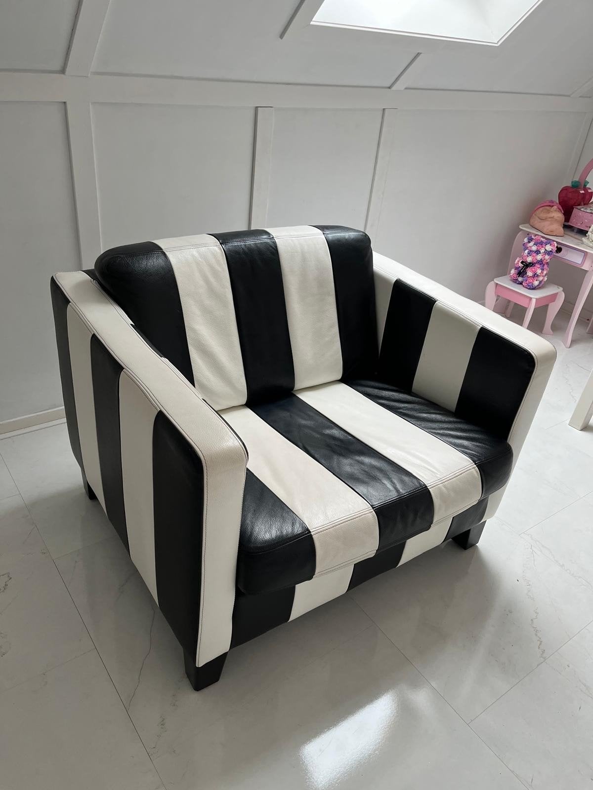 Zwart wit rundleder, Huis en Inrichting, Fauteuils, Ophalen, 75 tot 100 cm