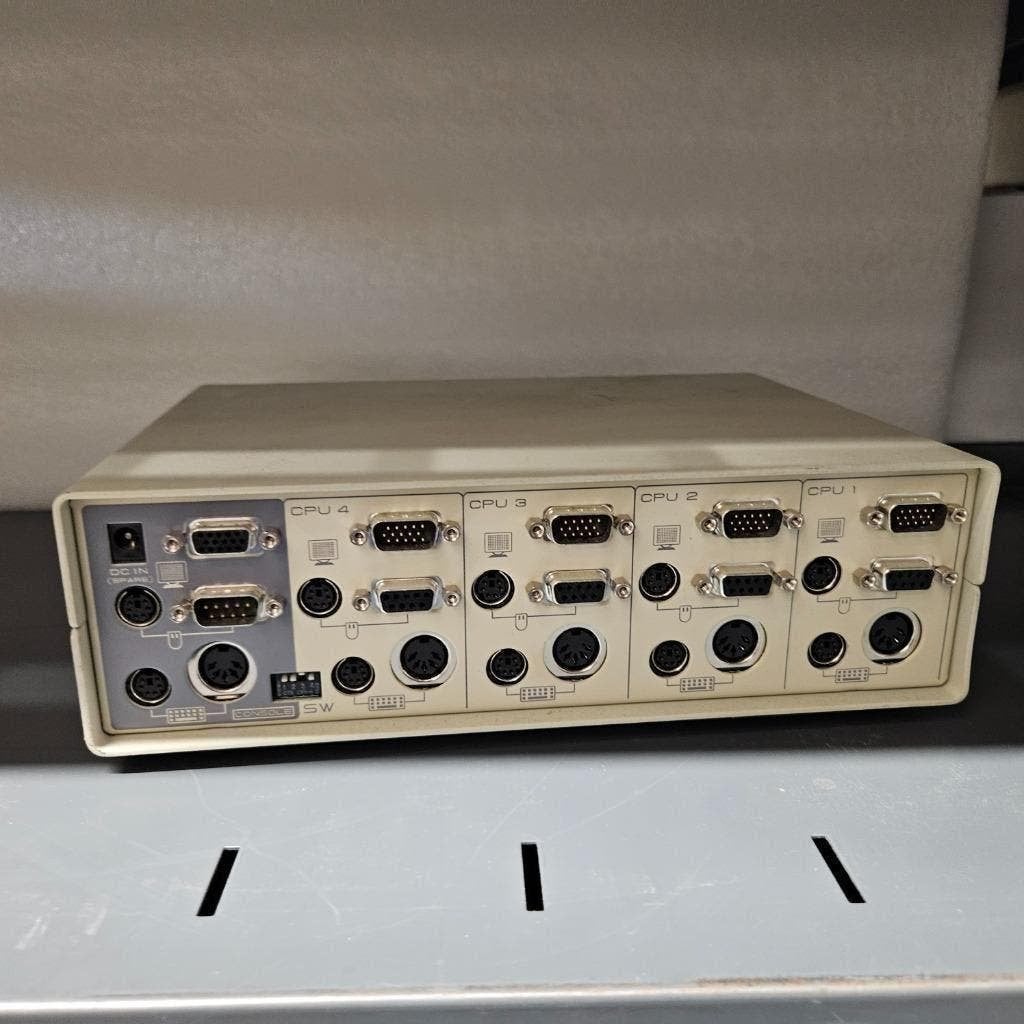 ATEN Vintage CS-104 Master View CPU Switch, Verzamelen, Ophalen of Verzenden, Overige typen