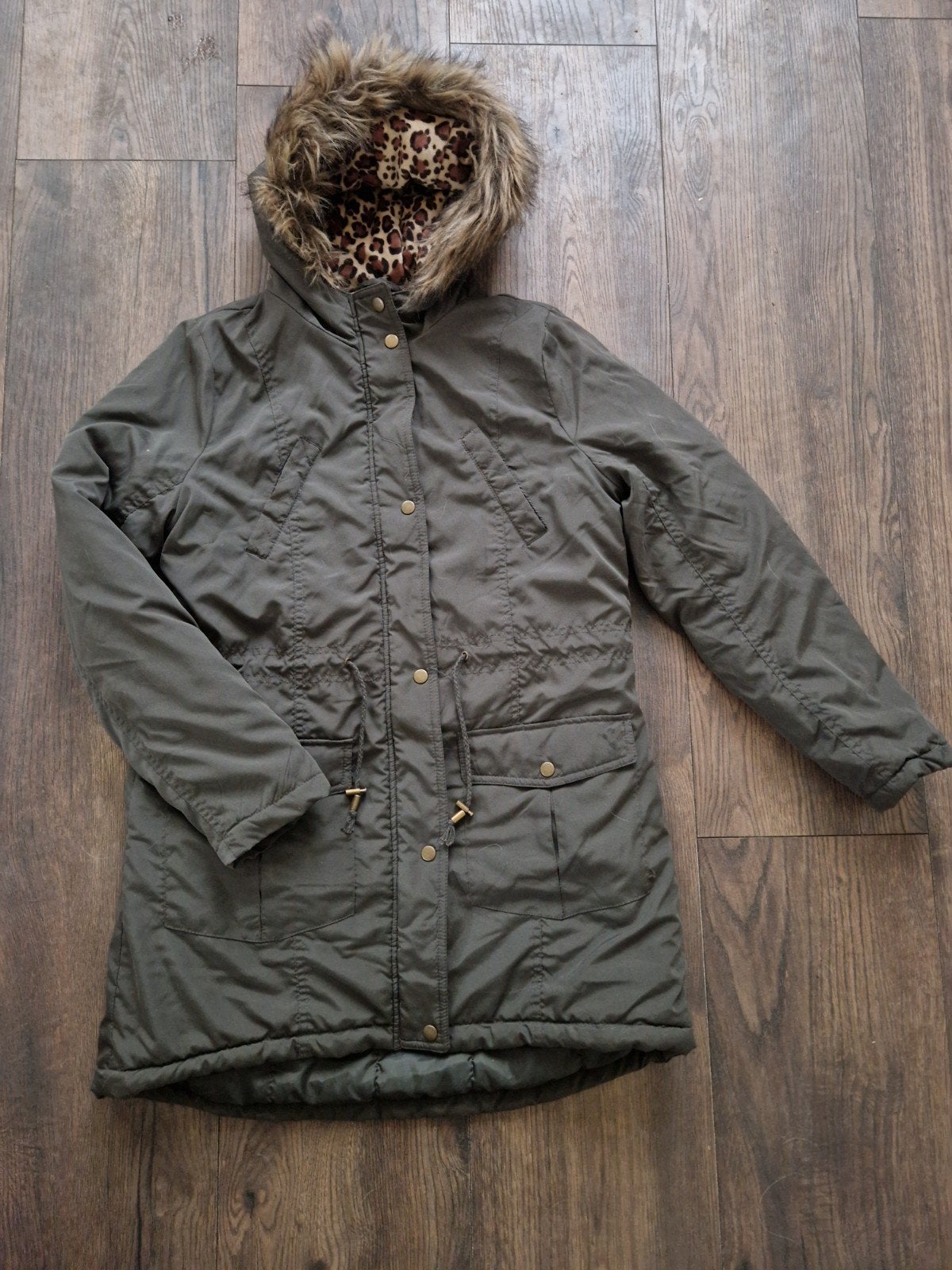 Groene parka met luipaardprint voering en bontkraag - Maat M, Maat 38/40 (M), Ophalen of Verzenden, Groen, Onbekend
