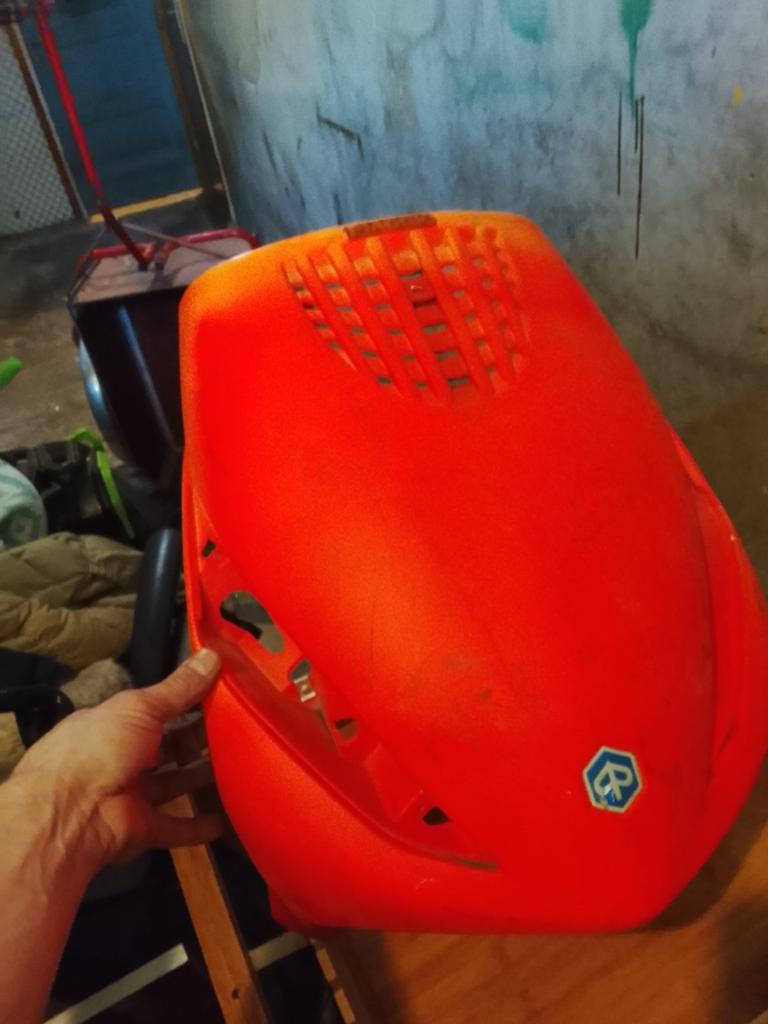 Piaggio zip voorkap - kleur vervaagt gebruikt, Fietsen en Brommers, Brommeronderdelen | Scooters, Ophalen of Verzenden, Gebruikt