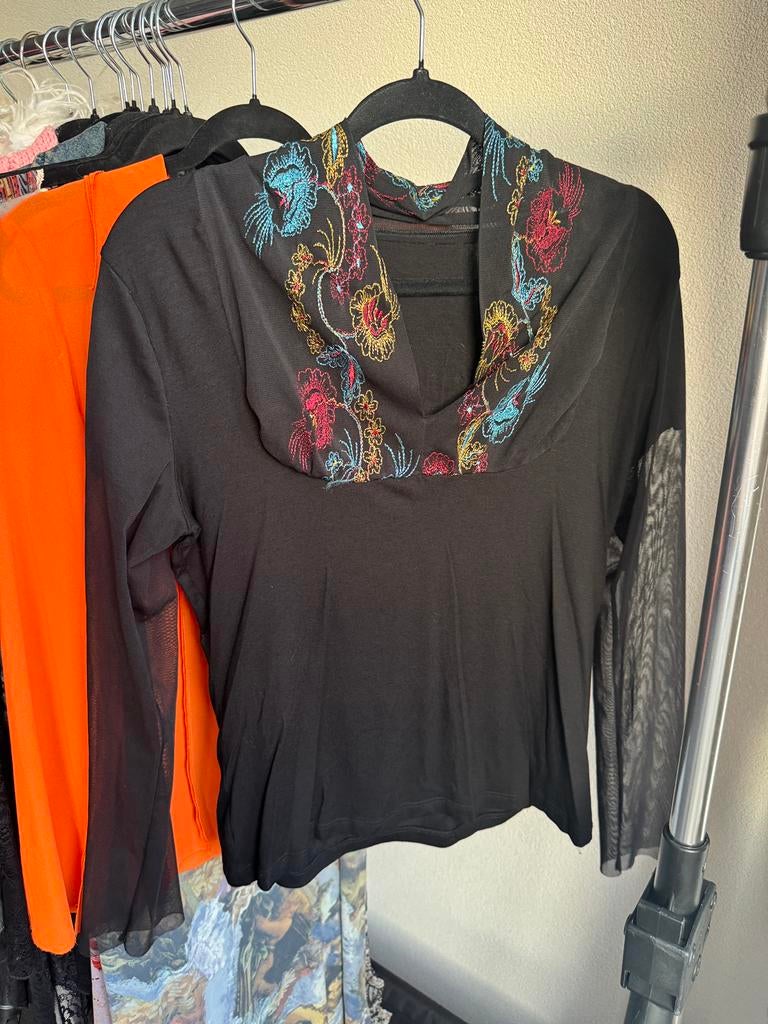 Vintage Y2K zwarte mesh top met geborduurde details, Vintage, Ophalen of Verzenden, Zo goed als nieuw, Lange mouw