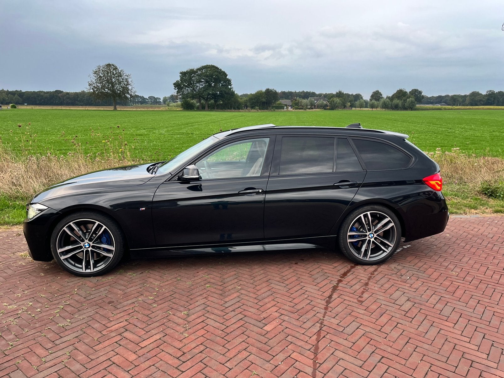 BMW 3-Serie 3.0 330D Touring m sport individual 2017 Zwart, Automaat, Achterwielaandrijving, 1800 kg, Euro 6