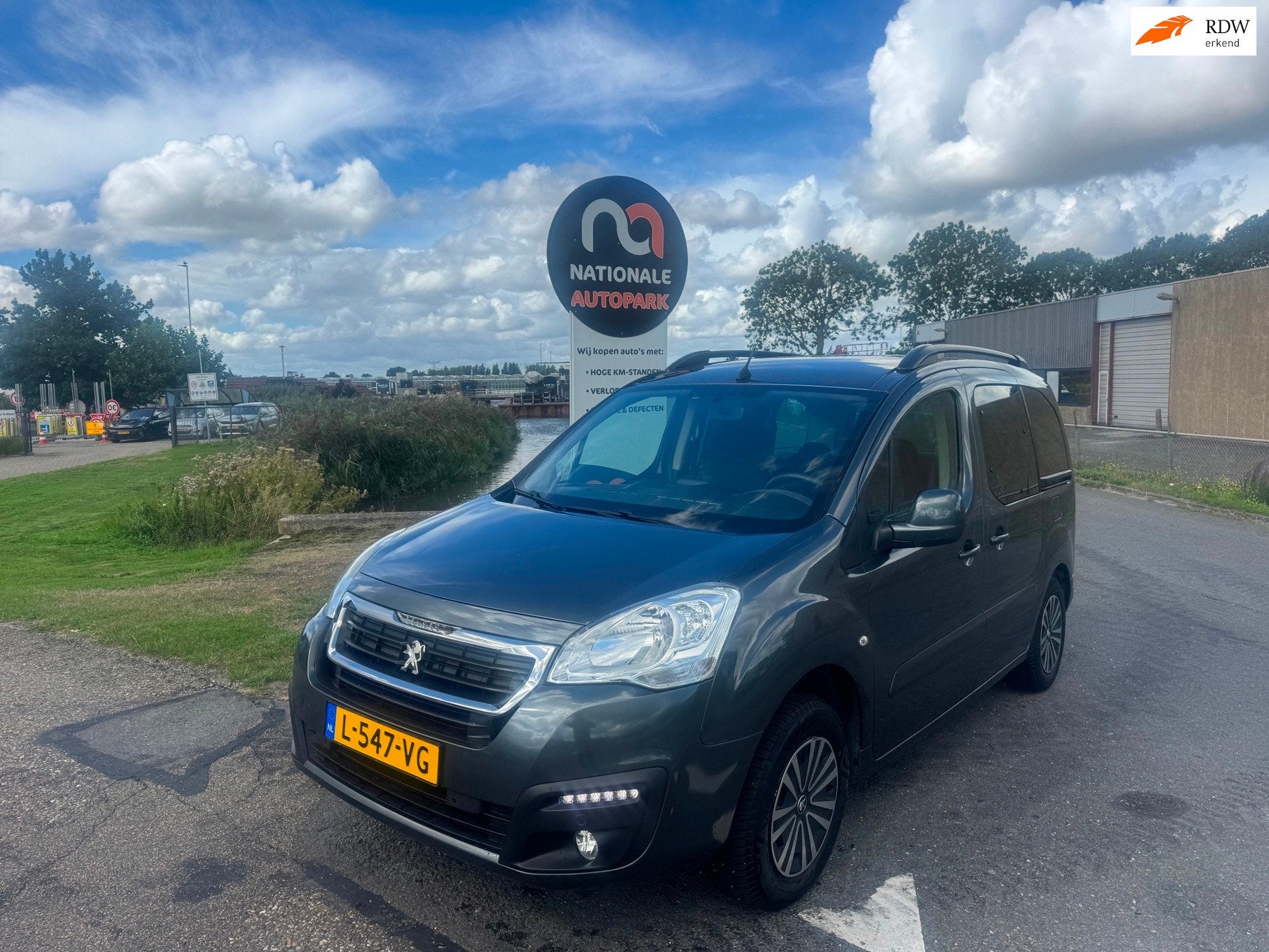 Peugeot Partner Tepee 2017 * 1.2 PureTech Active * MPV * APK, Auto's, Peugeot, Voorwielaandrijving, Gebruikt, 1199 cc, Bedrijf