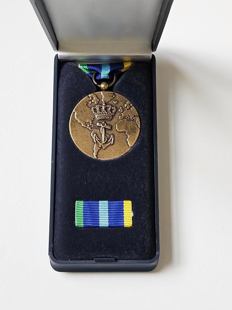 Marinemedaille trouwe operationele dienst onderscheiding, Ophalen of Verzenden, Landmacht, Nederland, Embleem of Badge