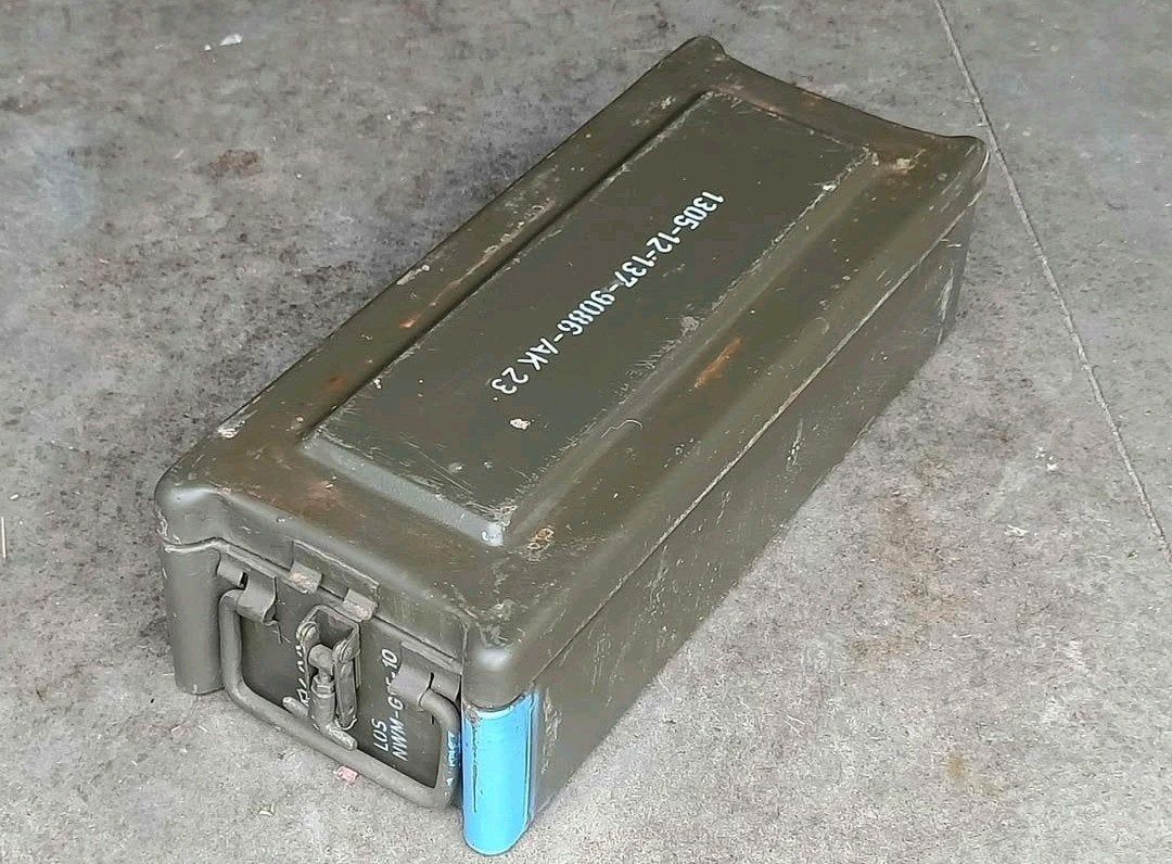 13 stevige metalen munitie kisten Luchtmacht., Verzamelen, Ophalen of Verzenden, Luchtmacht, Nederland, Kist of Geocache