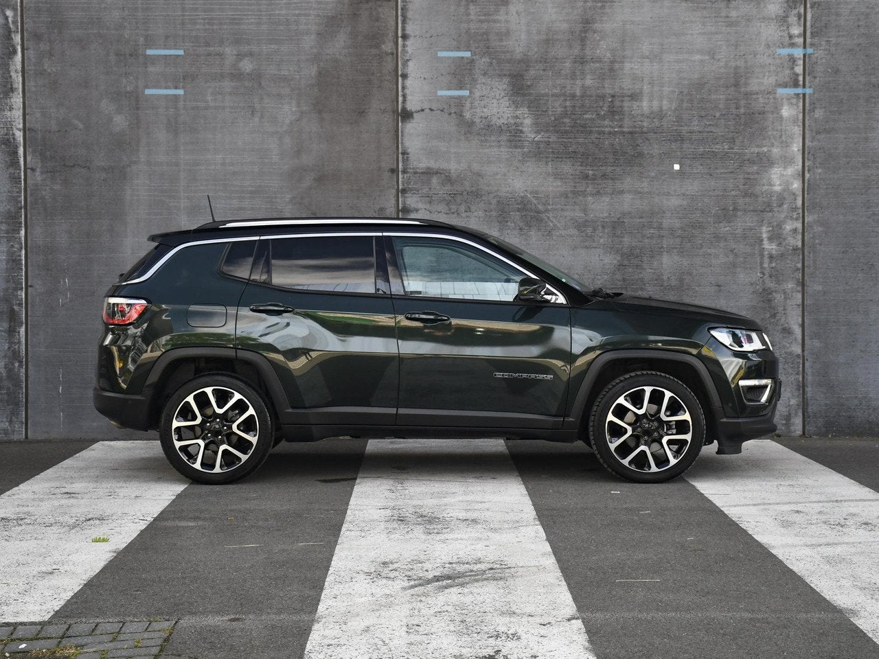 Jeep Compass Limited 1.3T 150pk Automaat 100% JEEP ONDERH. |, Auto's, Dealer onderhouden, 4 cilinders, 150 pk, 1405 kg