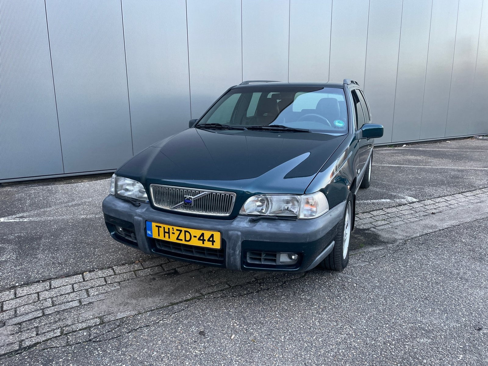 Volvo V70 2.5 XC 4WD AUT 1998 Groen, Auto's, Automaat, Stationwagon, 2435 cc, Vierwielaandrijving