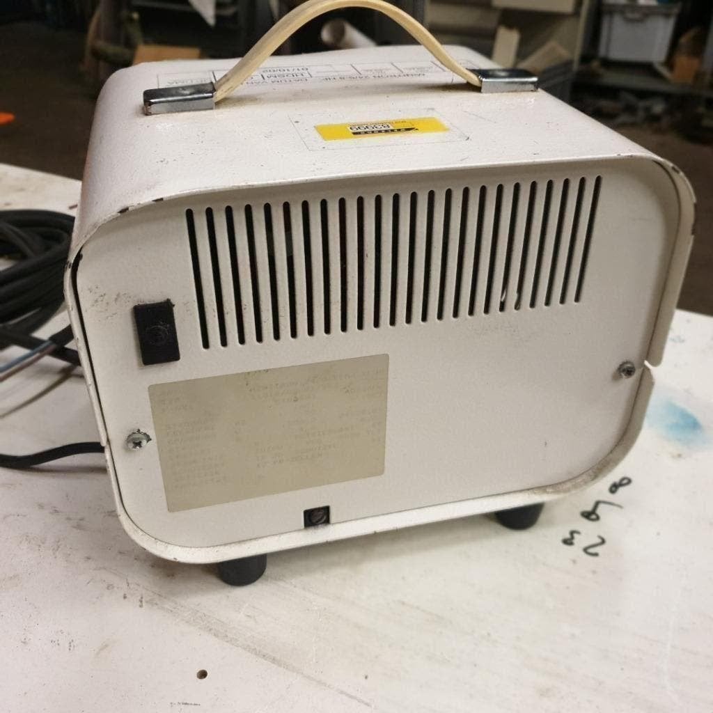 2x acculader  VOEDING  24 volt / 8 Amp  en 12 volt / 25 Amp, Ophalen, Gebruikt