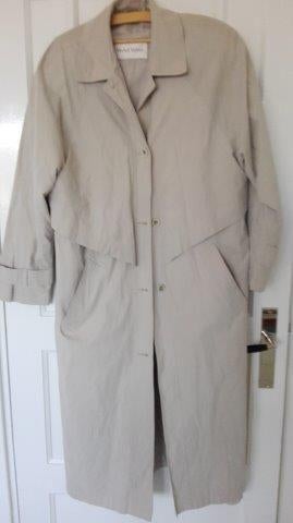 Michèl Valérie trenchcoat 42 beige, Ophalen of Verzenden, Zo goed als nieuw, Maat 42/44 (L), Beige