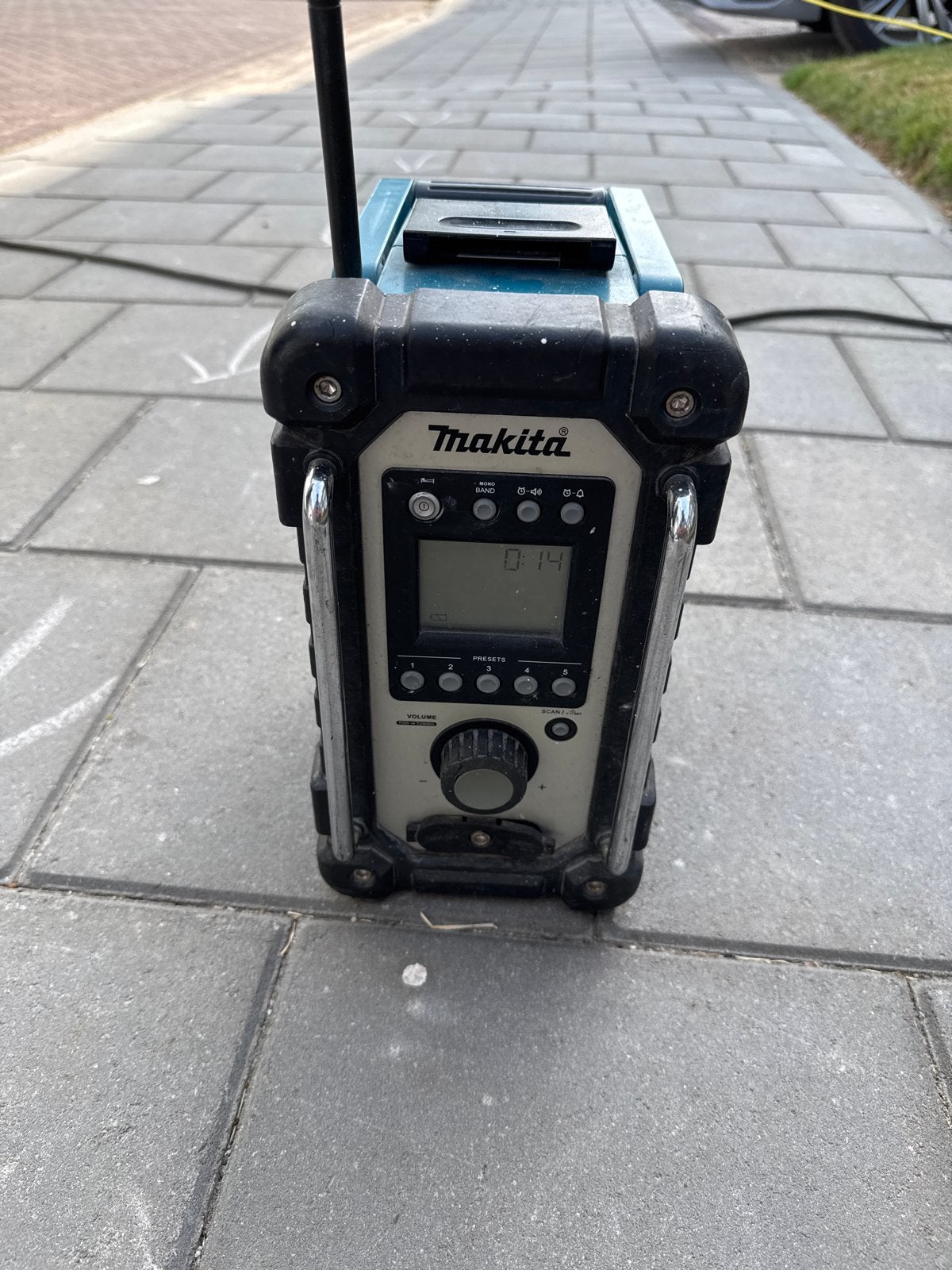 Makita DMR102 Bouwradio - Robuust en Betrouwbaar, Audio, Tv en Foto, Radio's, Verzenden, Gebruikt, Bouwradio