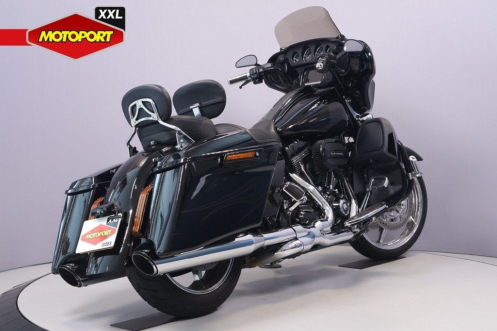 Harley-Davidson STREET GLIDE CVO (bj 2015), Motoren, H-DCUSTOMERSERVICE@Harley-Davidson.com, Harley-Davidson Benelux, Bedrijf