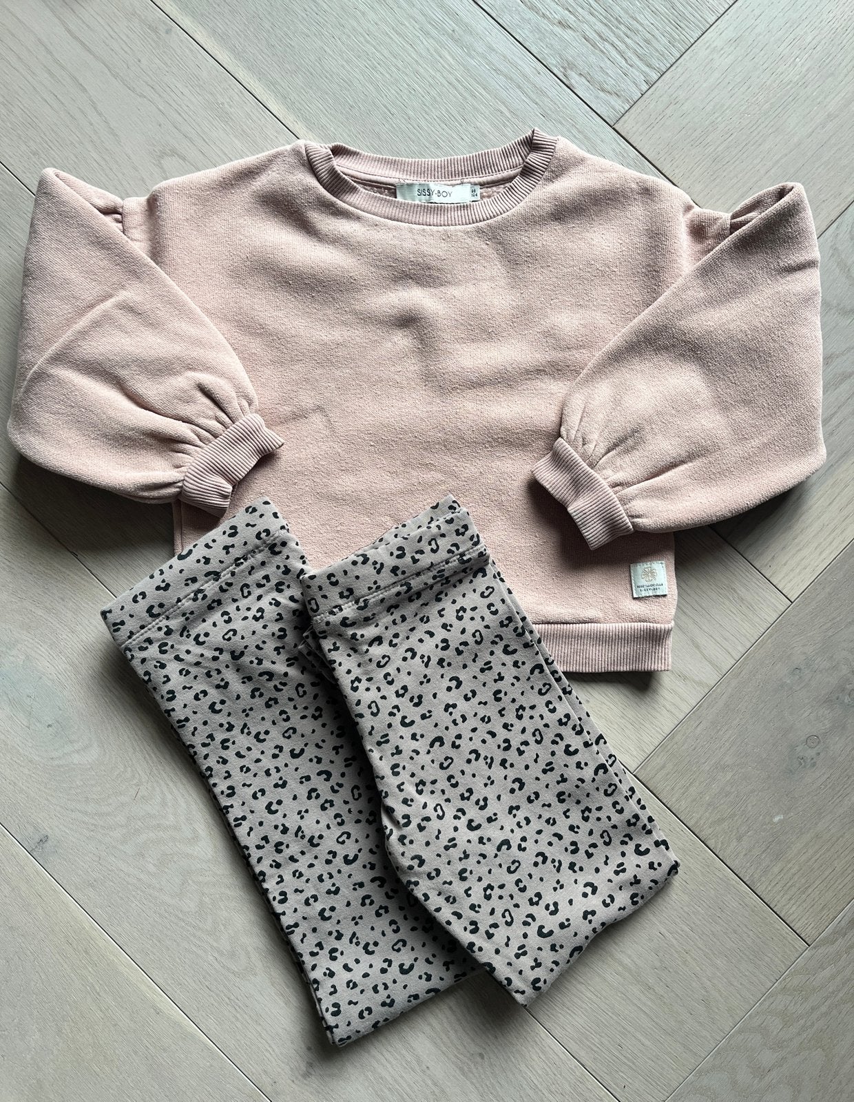 Leggings H&M mt 104 en 110 leopard print NIEUW, Ophalen of Verzenden, Zo goed als nieuw, Meisje, Broek
