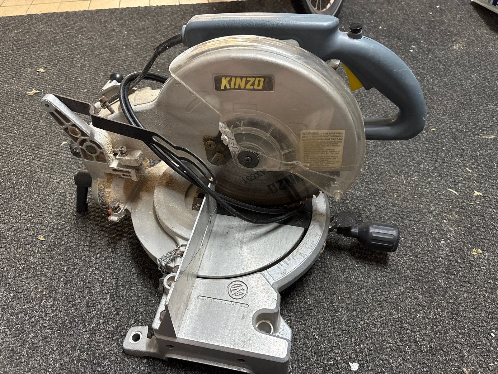 Kinzo Afkortzaag 1600W - Krachtige Zaagmachine, Doe-het-zelf en Verbouw, Gereedschap | Zaagmachines, Ophalen, Gebruikt, 70 mm of meer