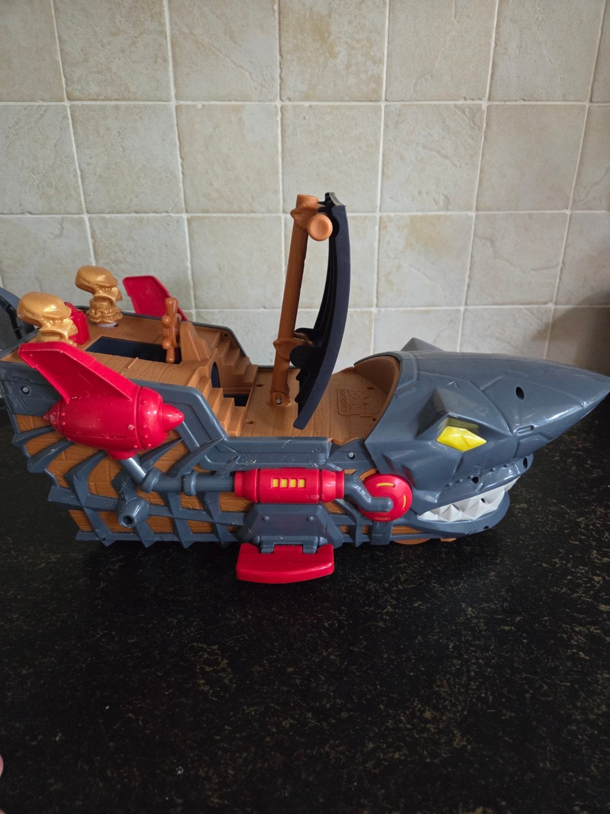 Leuke kinder piratenboot met haaienkop en wieltjes, Ophalen of Verzenden, Gebruikt, Jongen of Meisje