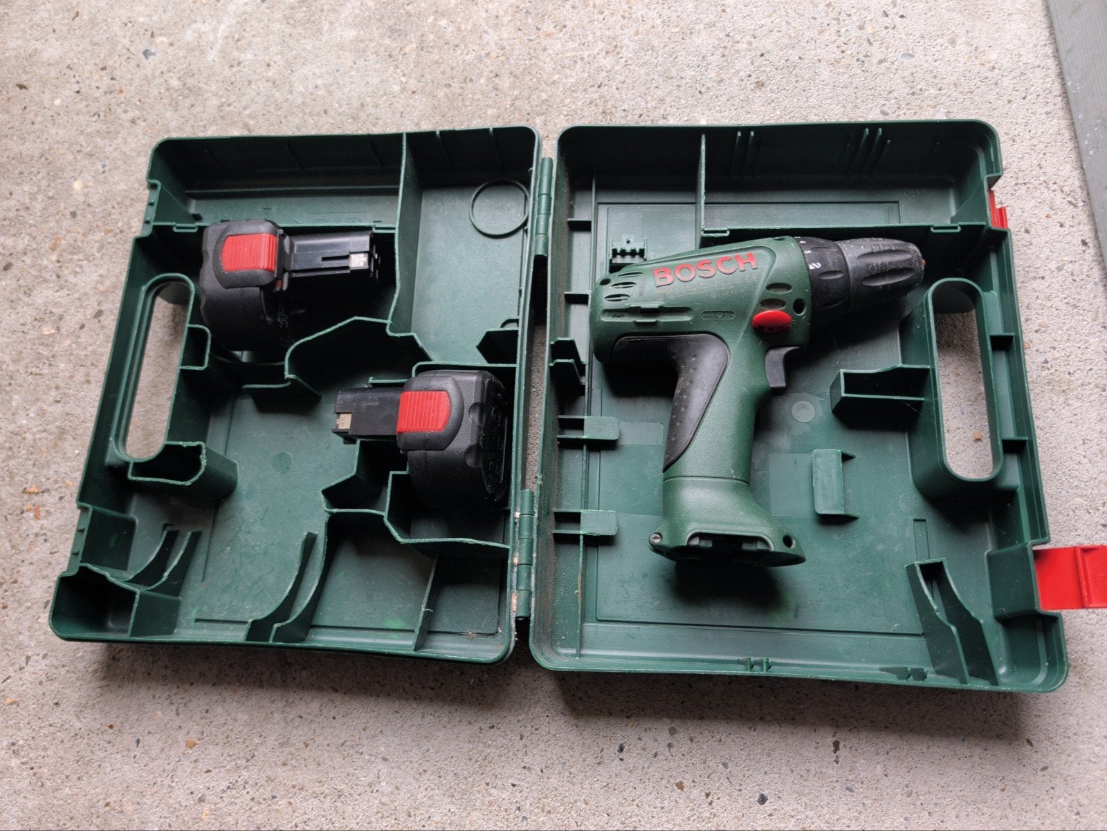 Bosch PSR 9,6 VE-2 Accuboormachine met 2 accu's (geen lader), Ophalen, Gebruikt, Variabele snelheid, Boor- en Schroefmachine
