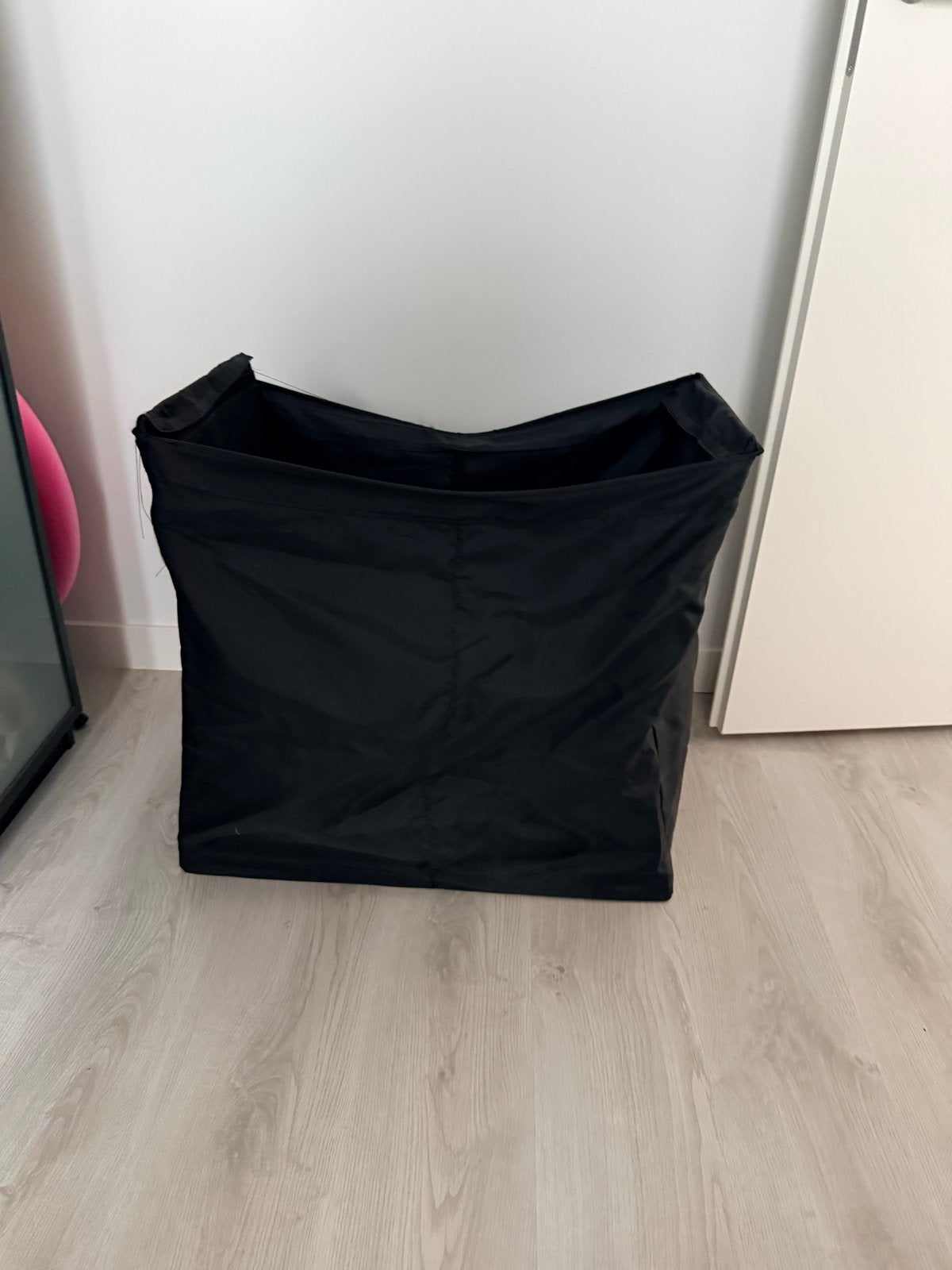 Zwarte wasmand, Ophalen, 40 liter of meer, Zo goed als nieuw, Overige materialen