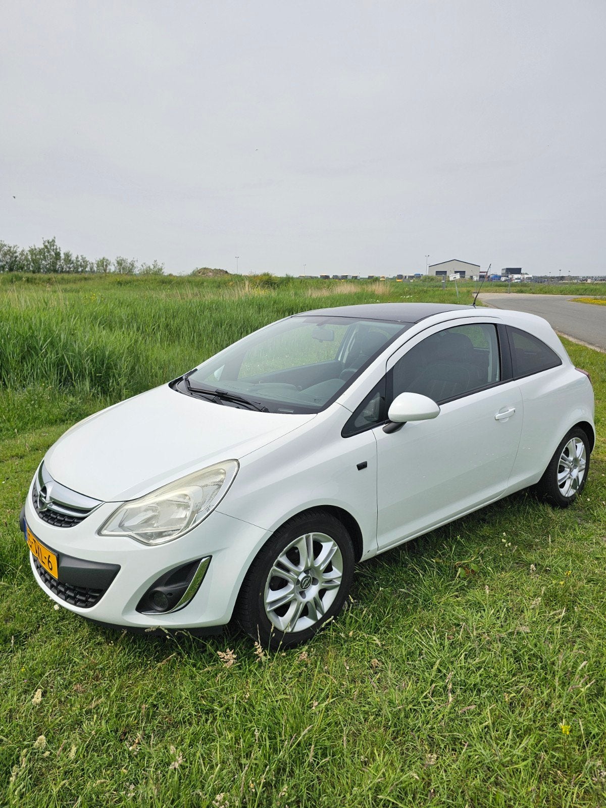 Opel Corsa 1.2 16V LPG & Benzine 3D 2012 Wit cruise contr, Voorwielaandrijving, 83 pk, Zwart, 4 cilinders